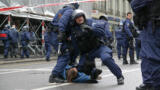 Bei der Festnahme nach einer Demonstration könnte die Polizei zukünftig eine europaweite Datenabfrage durchführen.