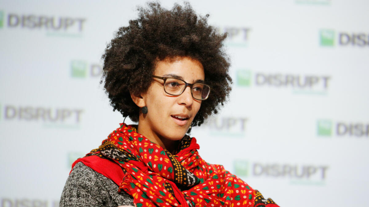 KI-Forscherin Timnit Gebru spricht auf einer Konferenz