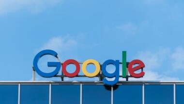 Google Logo auf Gebäude