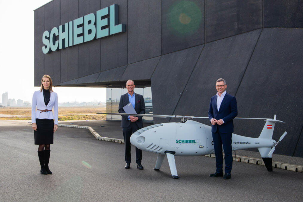 Flüge mit der großen Helikopterdrohne darf ihr Hersteller jetzt europaweit selbst autorisieren. Das erweitert das Einsatzspektrum enorm.