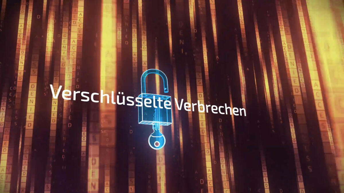 Schloss mit Schlüssel vor Matrix-Code