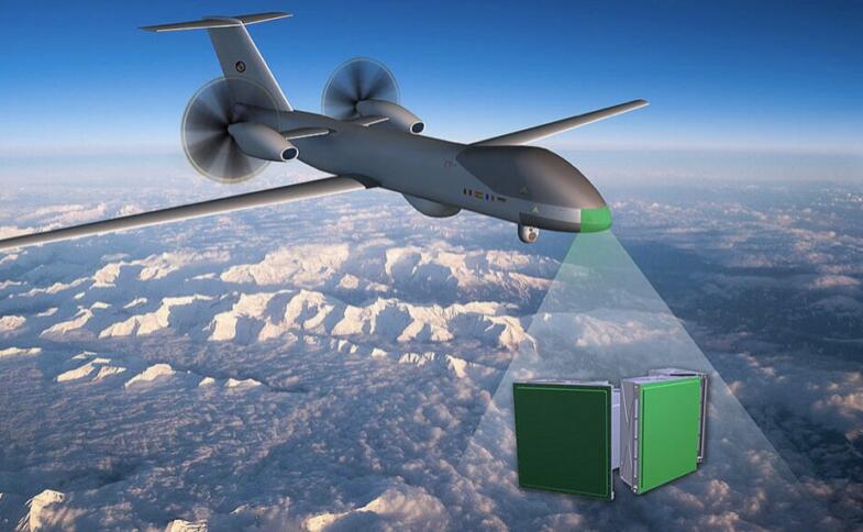 Ein bewegliches Radar scannt die Umgebung auf drohnende Kollisionen, ein Autopilot könnte anschließend mit einem autonomen Flugmanöver ausweichen.