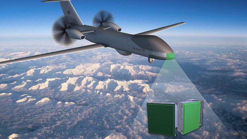 Ein bewegliches Radar scannt die Umgebung auf drohnende Kollisionen, ein Autopilot könnte anschließend mit einem autonomen Flugmanöver ausweichen.