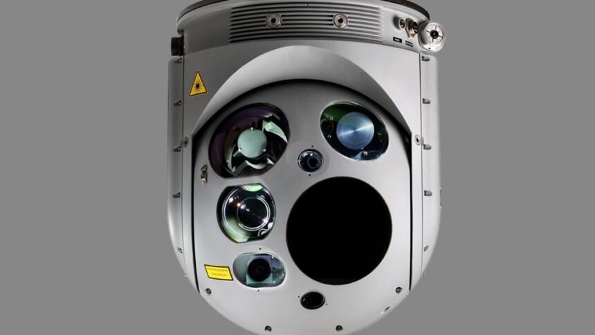Das Bild zeigt ein halbkugelförmiges graues Gerät, an dessen Vorderseite sich fünf Öffnungen für Kameras und andere Sensoren befinden.