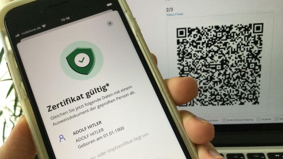 Gefälschter Impfausweis für "Adolf Hitler"