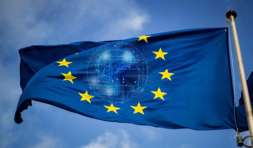 Eine Europafahne vor blauem Himmel. In der Mitte der Fahne lässt sich leicht ein künstliches Gehirn erkennen.