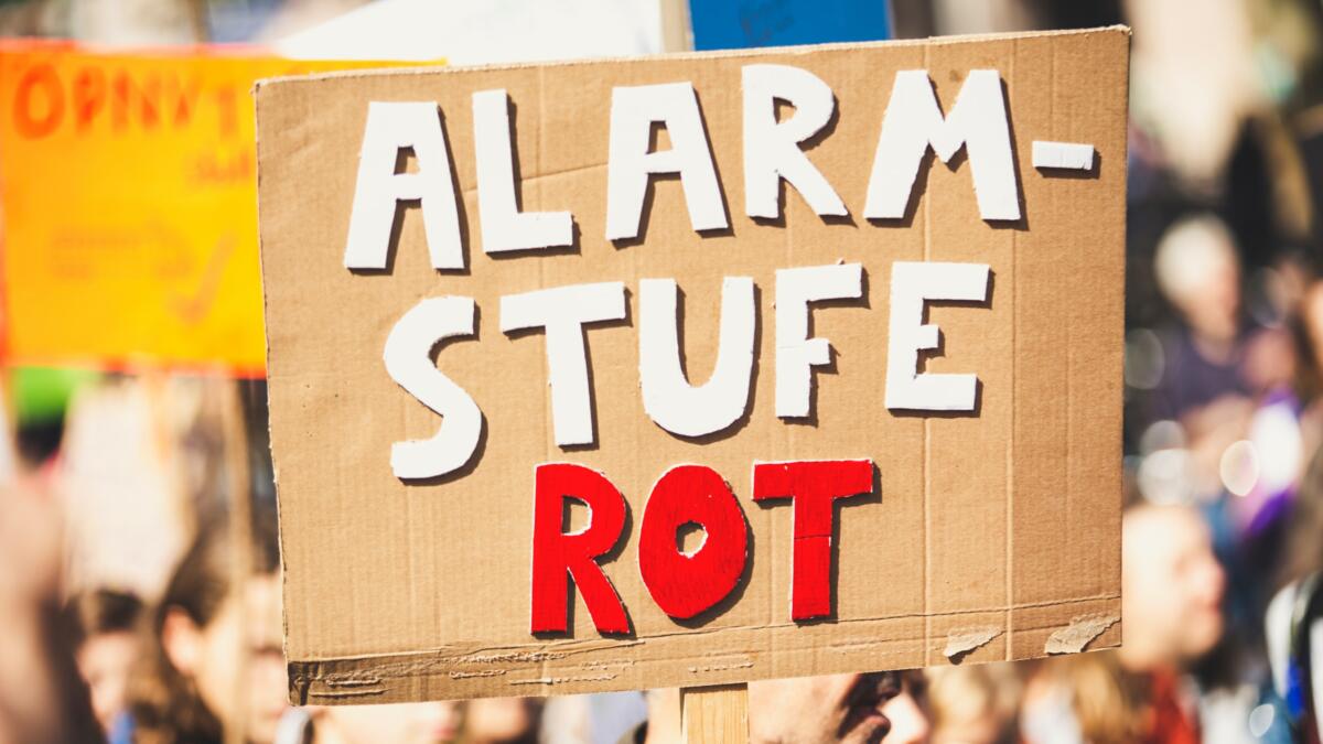 Schild: Alarmstufe Rot