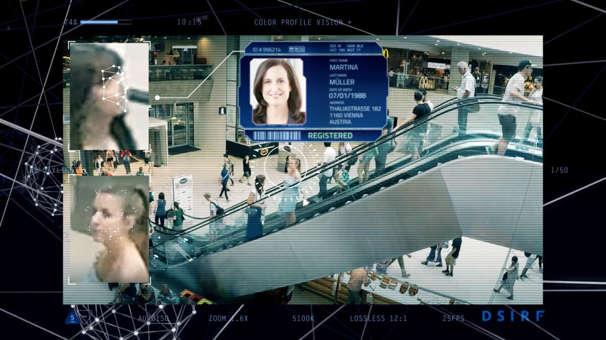 Software erkennt Gesichter und Personen mit Name und Anschrift