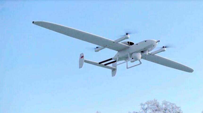 Eine fliegende Luna Drohne.