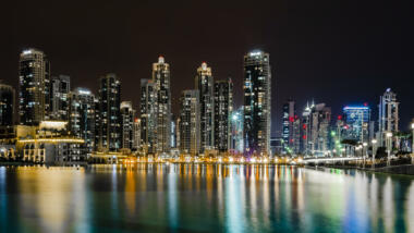 Nächtliche Skyline von Dubai