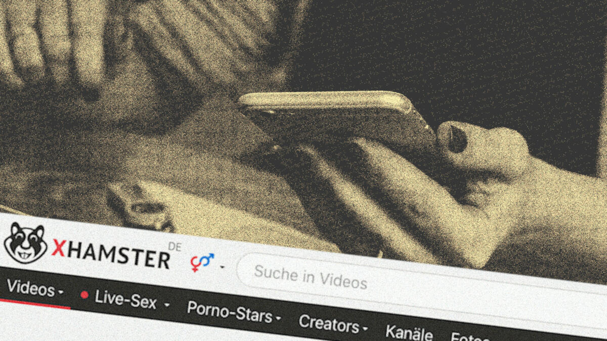 Eine Person am Laptop mit Handy in der Hand, das Logo von xHamster