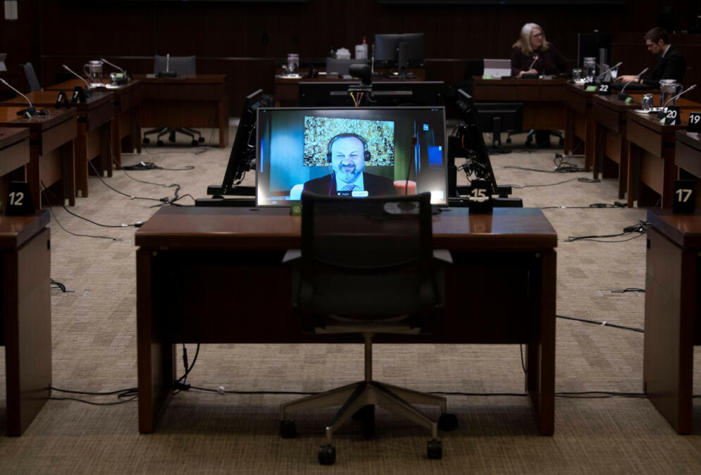 5. Februar 2021, Kanada: Der Geschäftsführer von MindGeek Feras Antoon, erscheint während eines Soundchecks auf einem Bildschirm, während er darauf wartet, virtuell vor einem Ausschuss des kanadischen Parlaments zu erscheinen.