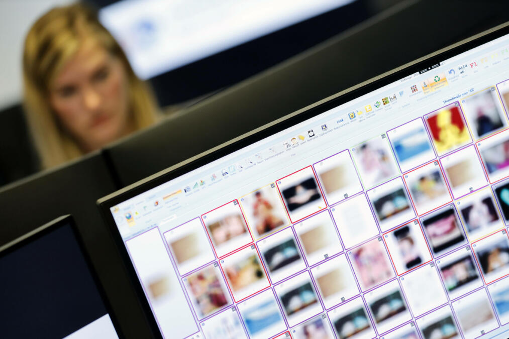 Screen with blurred pictures