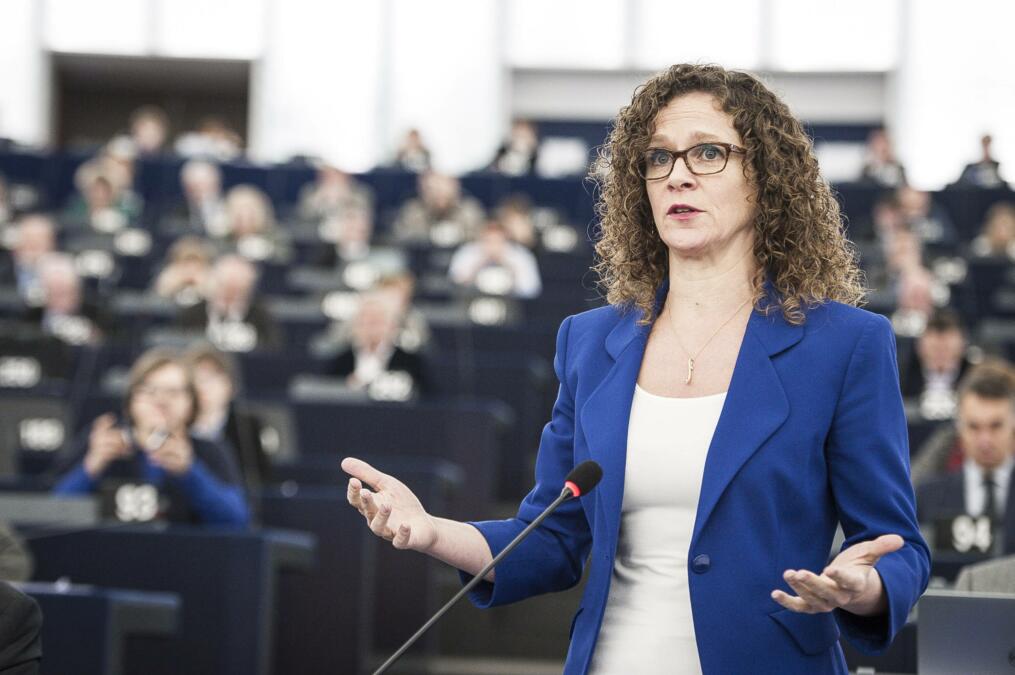 Foto von Sophie in ´t Veld im blauen Blazer