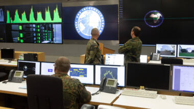 Bildschirme im militärischen Organisationsbereich Cyber- und Informationsraum CIR