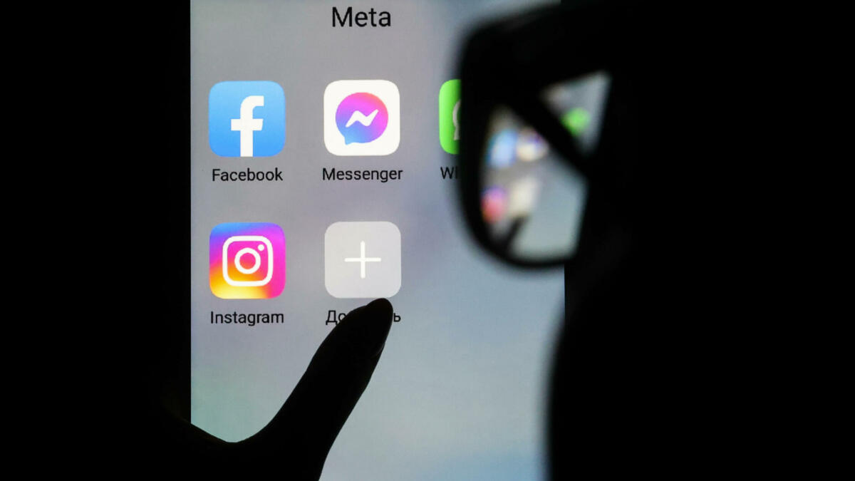 Meta-Logos auf Bildschirm