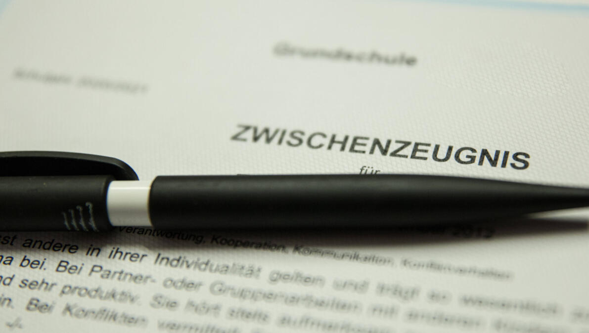 Zeugnis und Stift