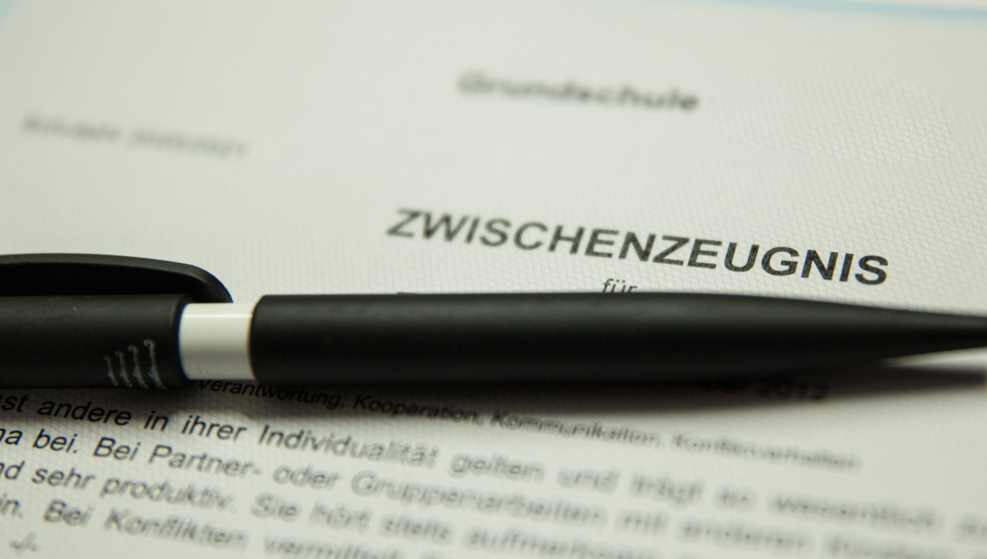 Zeugnis und Stift