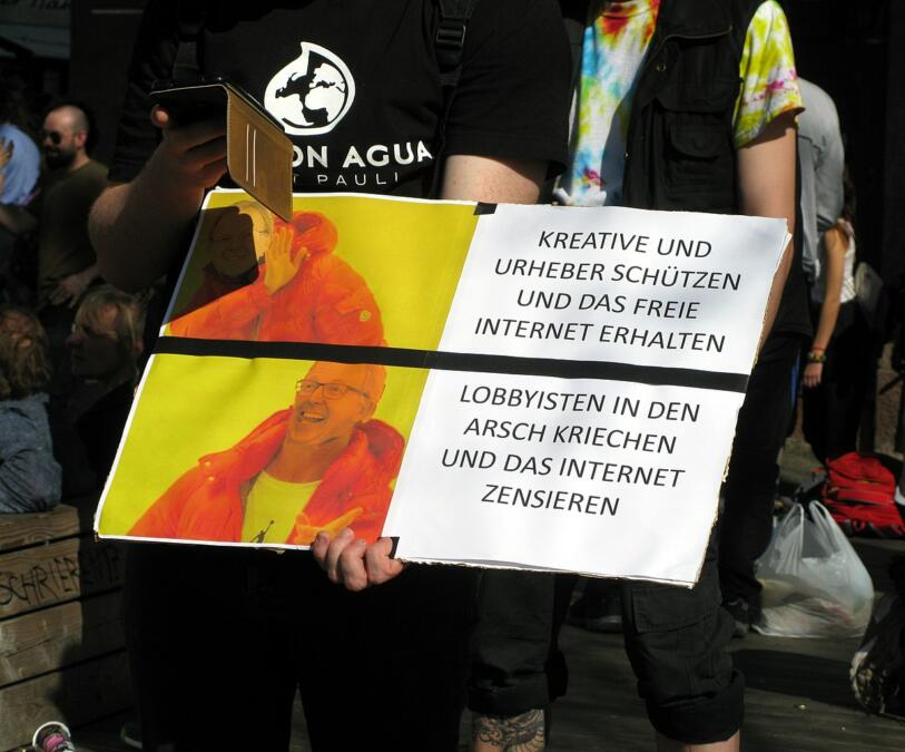 Ein Meme zur Urheberrechtsreform mit Axel Voss