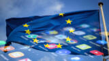 EU-Flagge, darüber mehrere App-Symbole