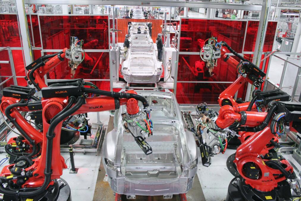 Tesla-Produktion mit Robotern
