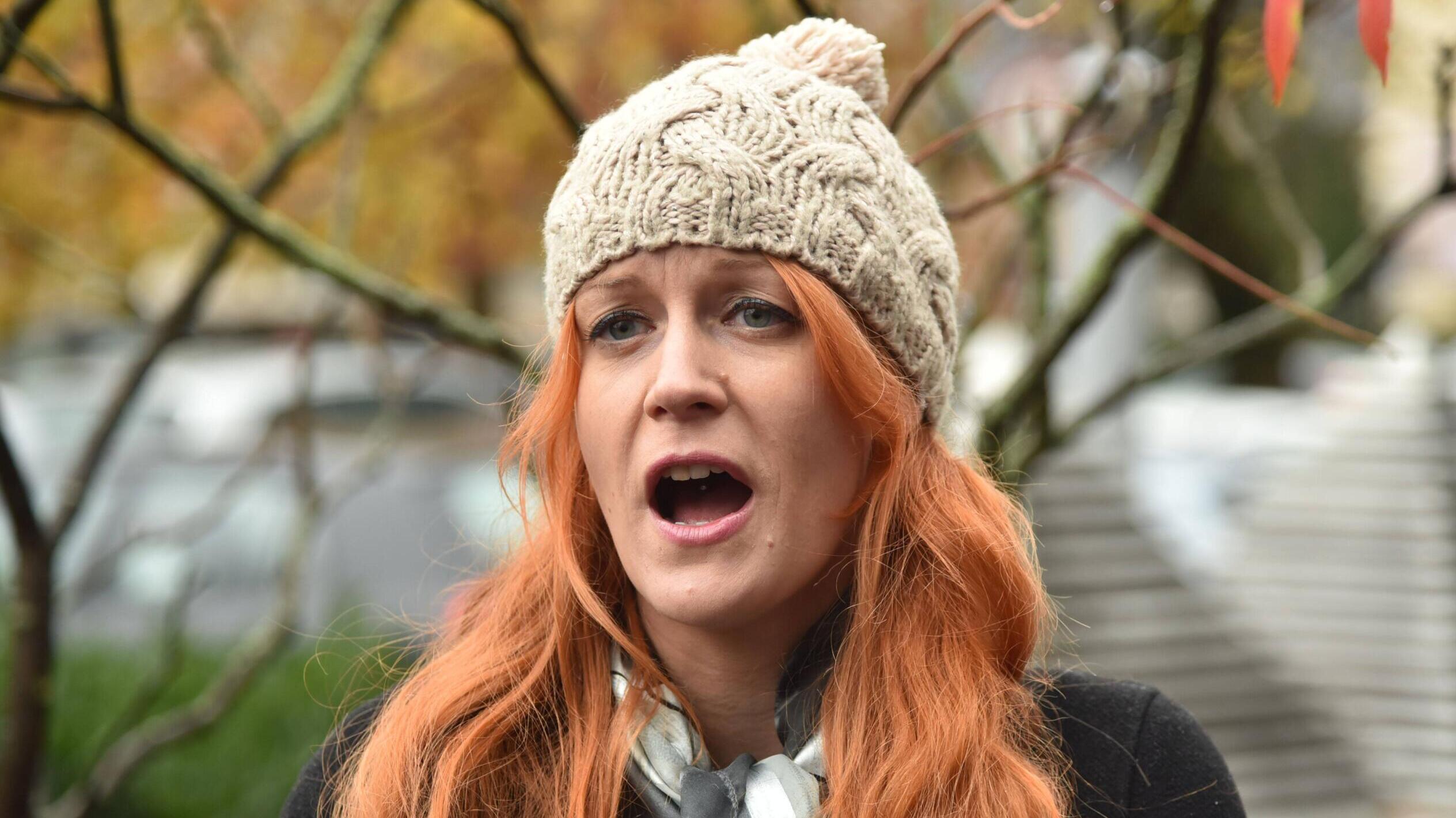 Tea Jarc mit Wollmütze