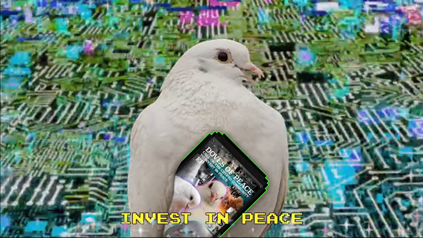 Eine Taube mit einem Smartphone unter dem Flügel vor "Cyber"-Hintergrund