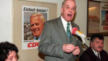 Manfred Kanther bei einer Wahlkampfveranstaltung