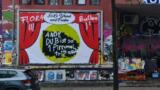 Plakat an der Roten Flora in Hamburg mit der Aufschrift: "Andy, du bist so 1 Pimmel, tritt zurück"
