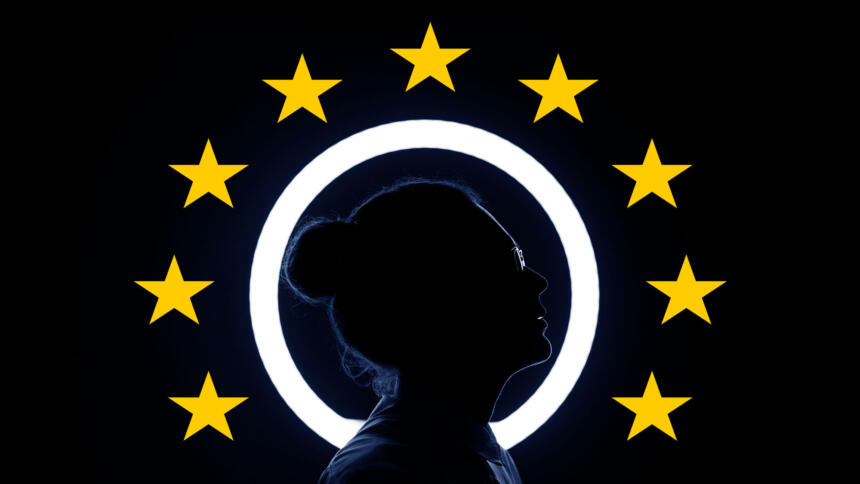 Eine Frau im Profil vor einem hellen Lichtkreis, darum ist der Sternenkranz der EU-Fahne angeordnet