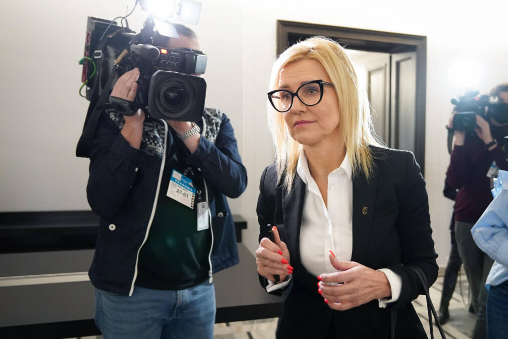 Staatsanwältnin Ewa Wrzosek wird mit einer Kamera gefilmt