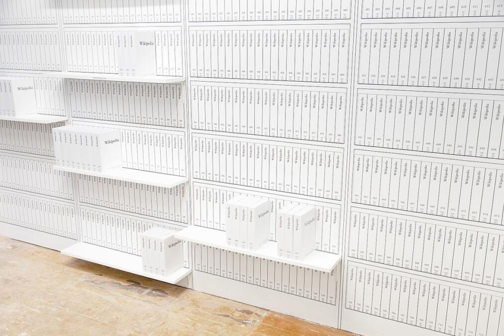 Kunstprojekt einer ausgedruckten Wikipedia