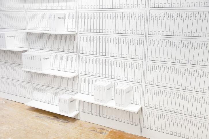 Kunstprojekt einer ausgedruckten Wikipedia