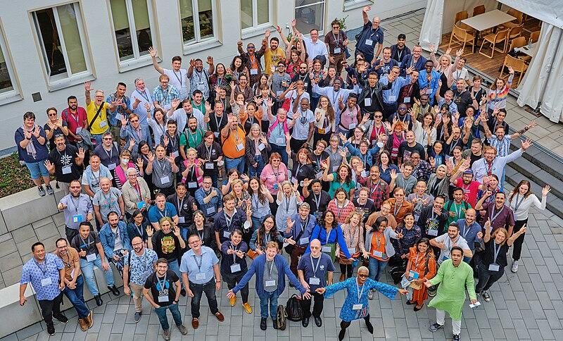 Gruppenfoto vom Wikimedia Summit 2022 in Berlin