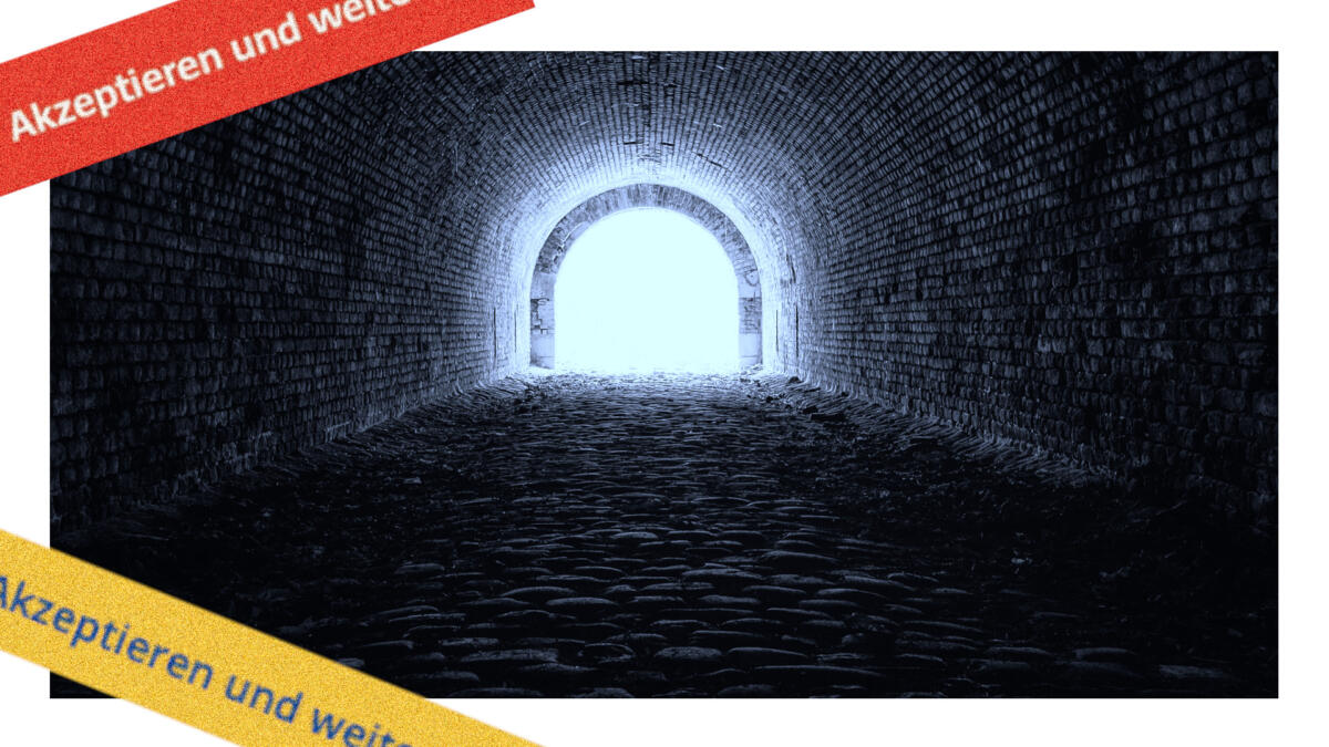 Im Hintergrund ein Tunnelende, davor Kekse