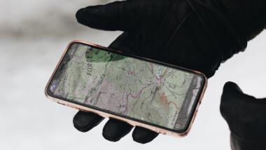 Ein Smartphone, das eine Landkarte darstellt.