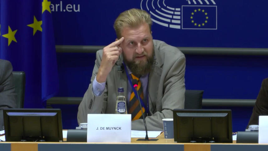 Jo De Muynck, Vertreter der Agentur der Europäischen Union für Cybersicherheit (ENISA), spricht vor dem PEGA-Untersuchungsausschuss.