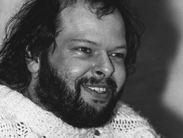 Wau Holland lacht in die Kamera.