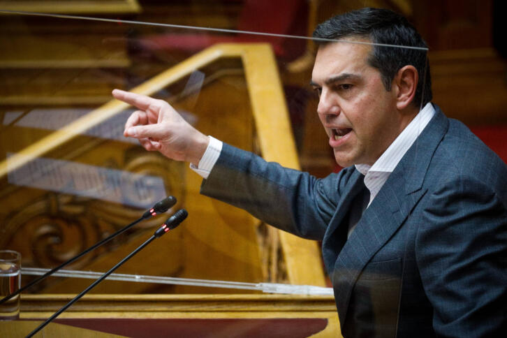 Oppositionsführer Alexis Tsipras spricht im Parlament zum Überwachungsskandal.