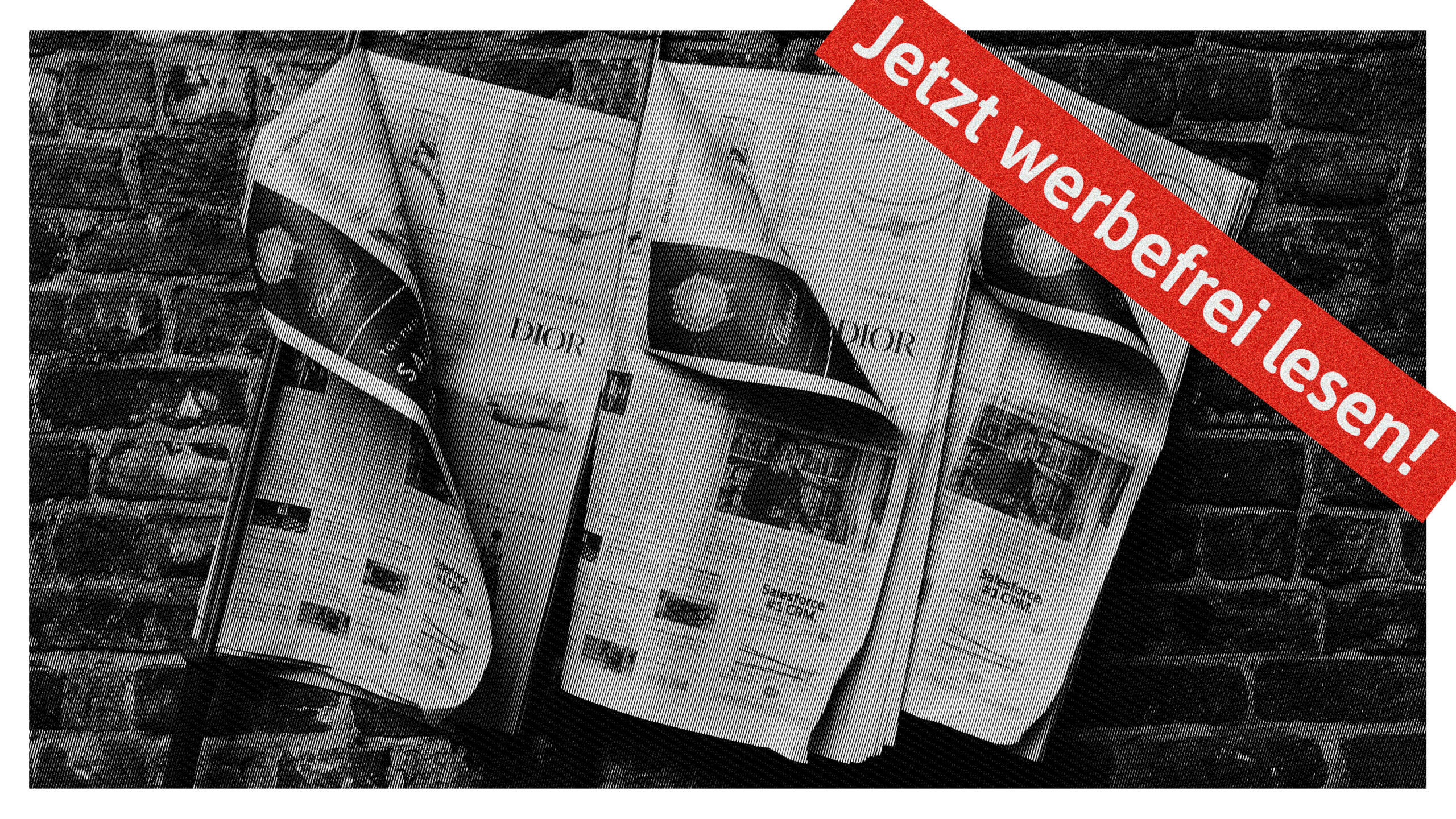 Zeitungen hängen an einer Wand, darüber das Banner "Jetzt werbefrei lesen!"