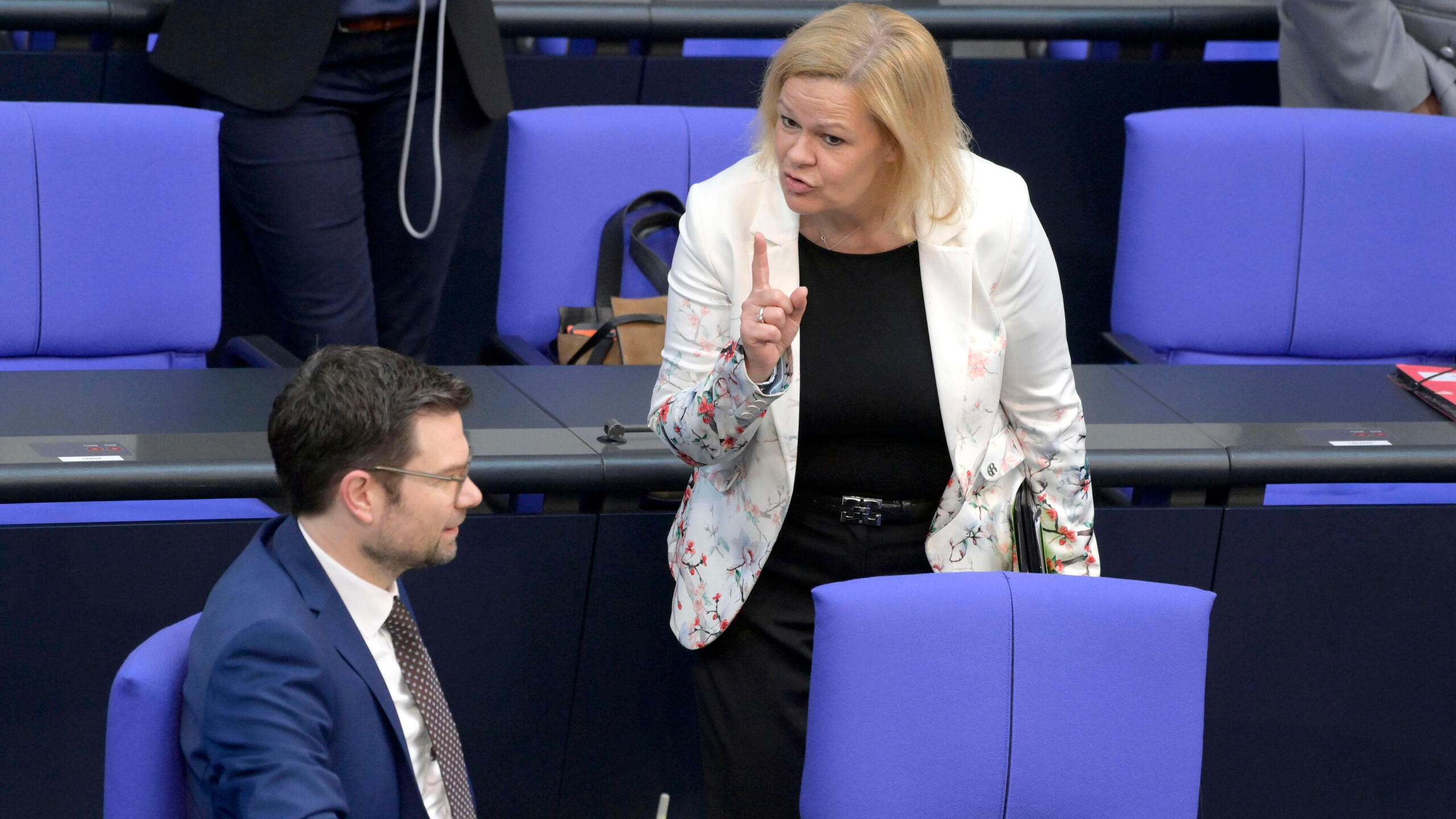 Marco Buschmann und Nancy Faeser in der 41. Sitzung des Deutschen Bundestages im Reichstagsgebäude.