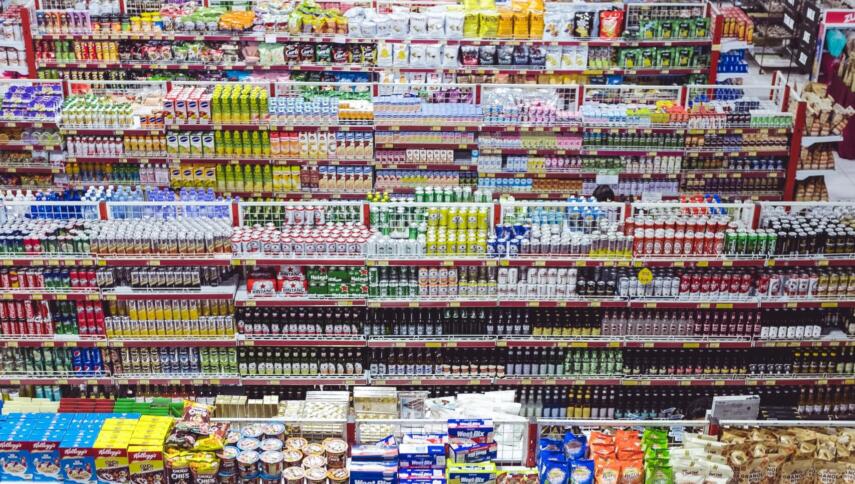 Ein Supermarkt mit sehr viel Auswahl.