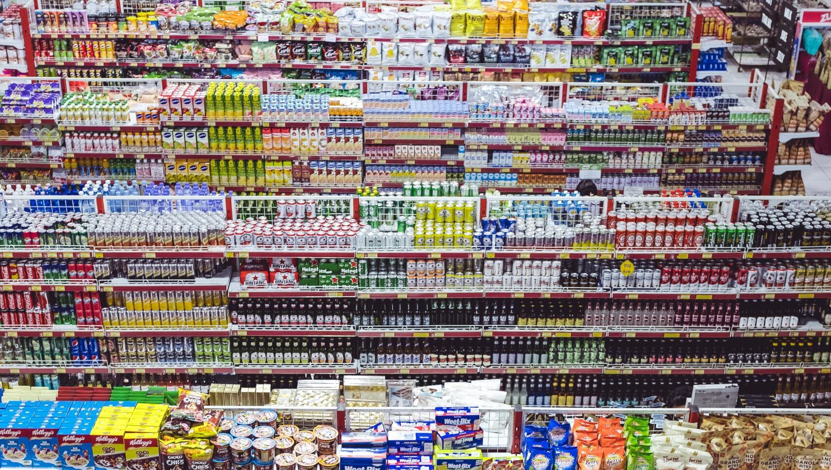 Ein Supermarkt mit sehr viel Auswahl.