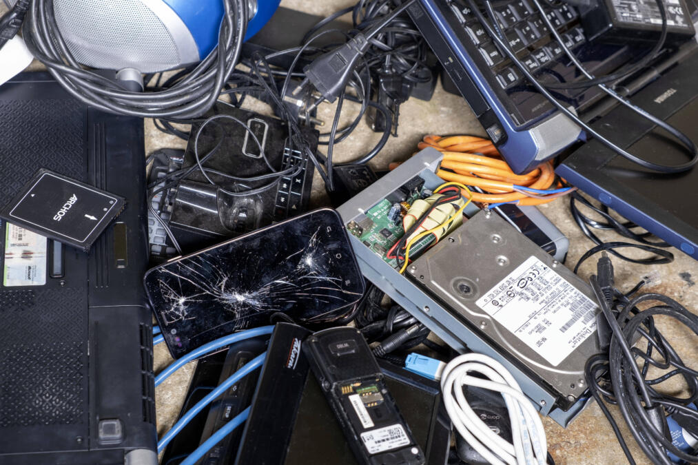 Verschiedene kaputte Elektrogeräte