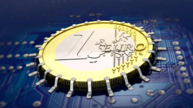 Der digitale Euro auf einer Computerplatine verlötet