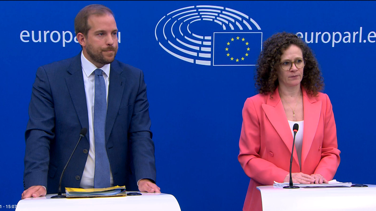 Jeroen Lenaers und Sophie in 't Veld bei der Vorstellung des Berichts am Dienstag.