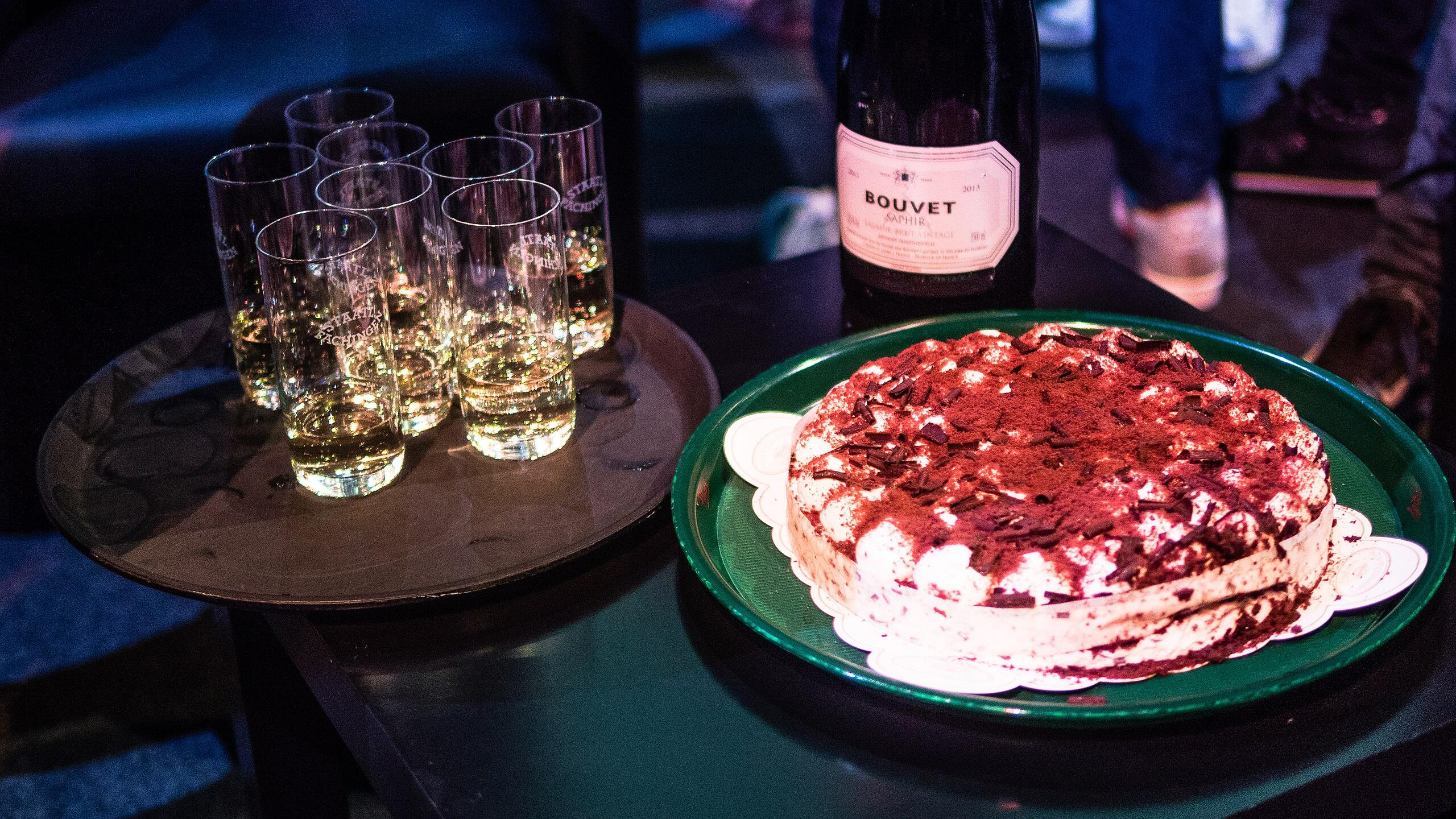 Sekt und Kuchen zu unserem Geburtstag 2017