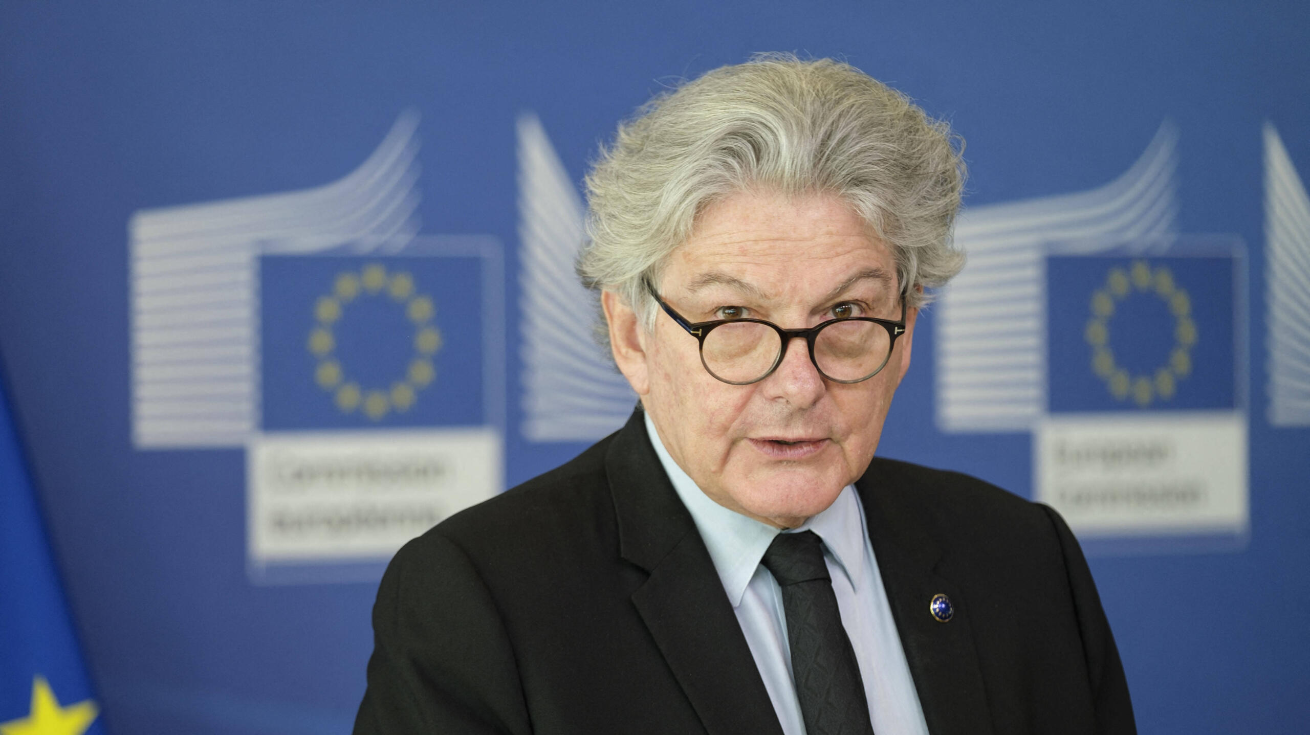 Thierry Breton, Mann mit Brille