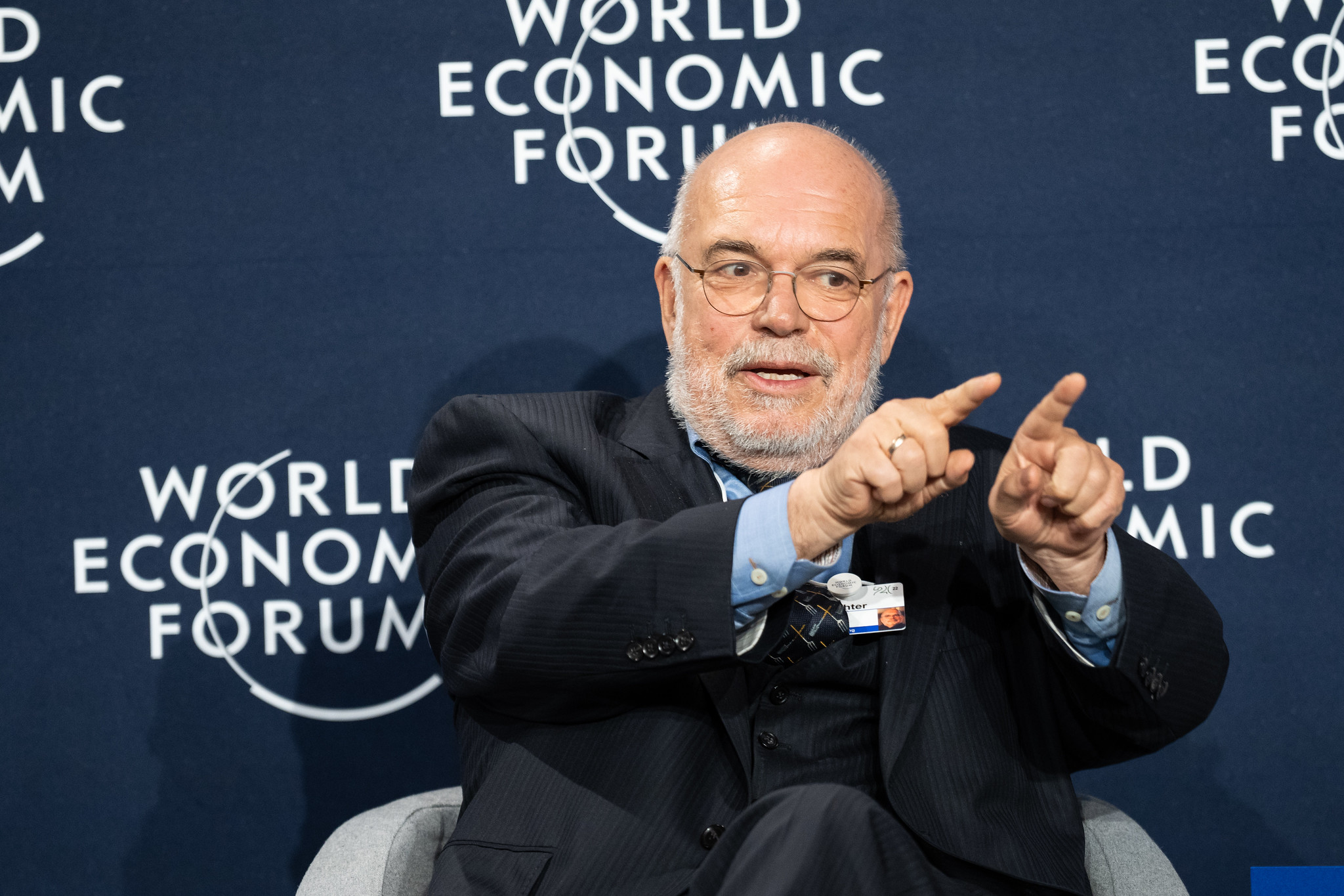 Wolfgang Kleinwächter bei einer Diskussion über Internet Governance auf dem World Economic Forum 2022