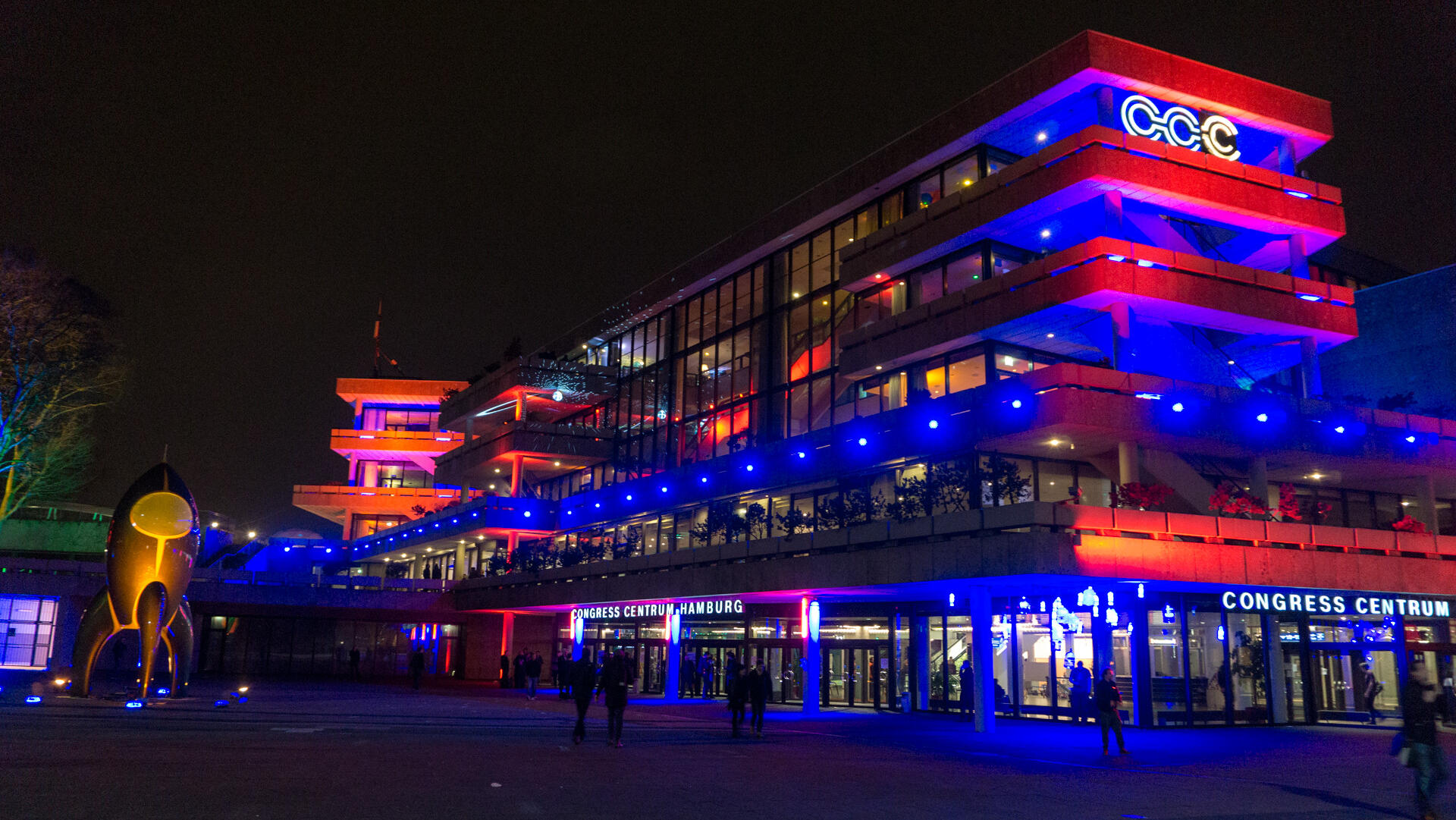 Congress Center Hamburg, Nebendran die Rakete des CCC